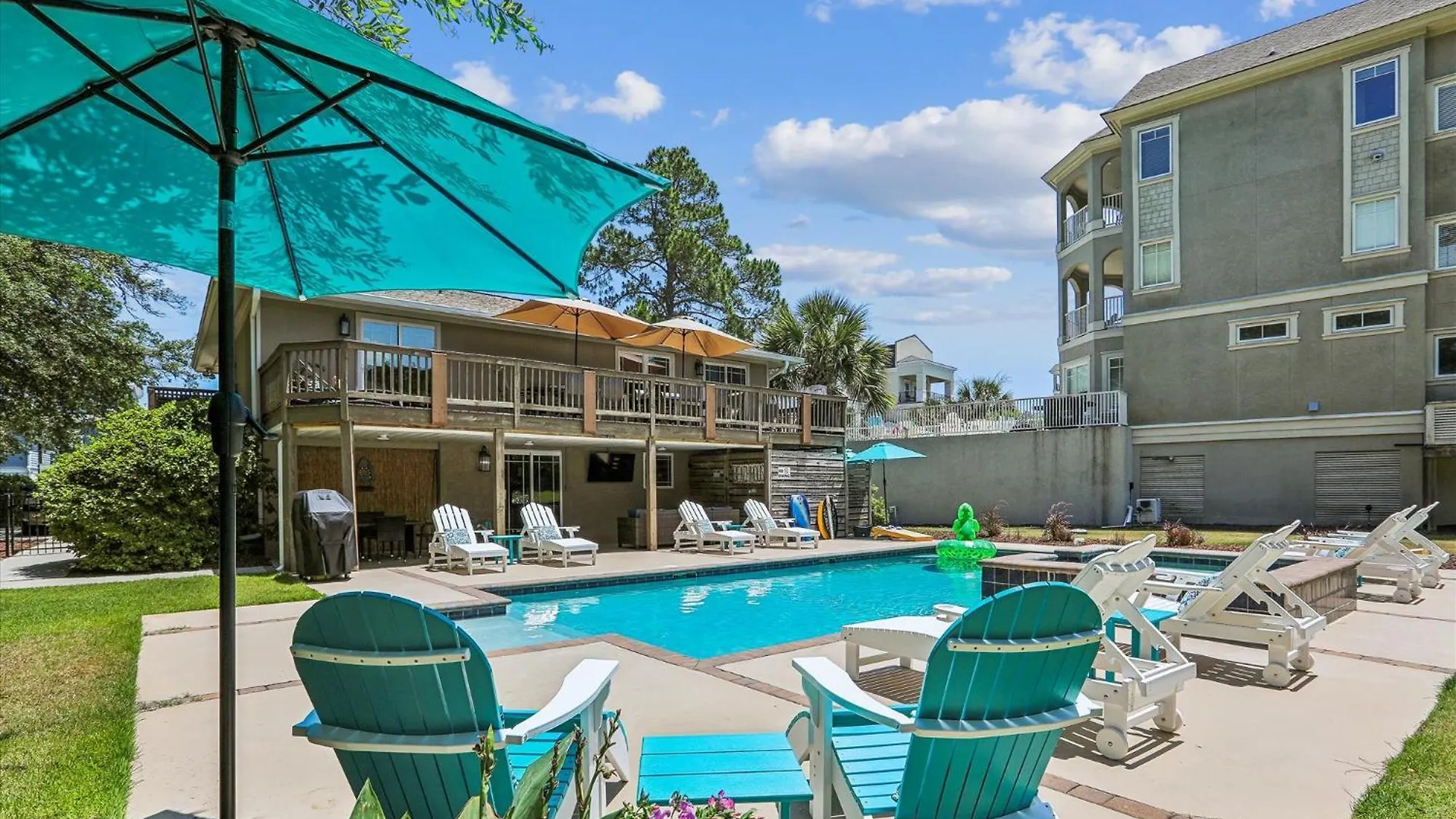 37 Bradley Circle- Private Pool, Short Walk To Beach, Great Location, Free Activities Included *