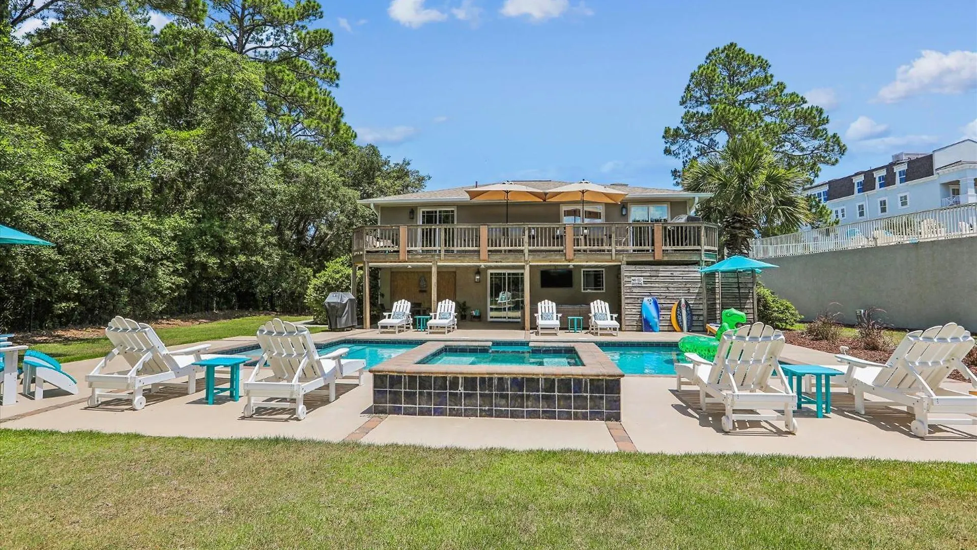 37 Bradley Circle- Private Pool, Short Walk To Beach, Great Location, Free Activities Included *