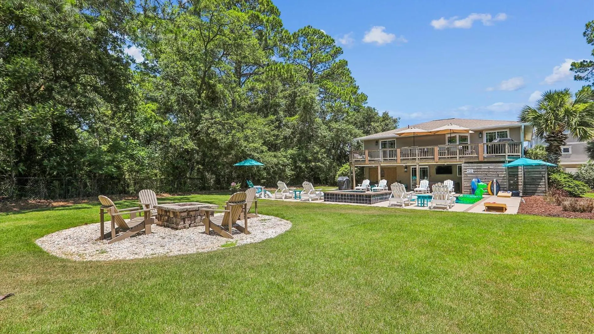 37 Bradley Circle- Private Pool, Short Walk To Beach, Great Location, Free Activities Included *