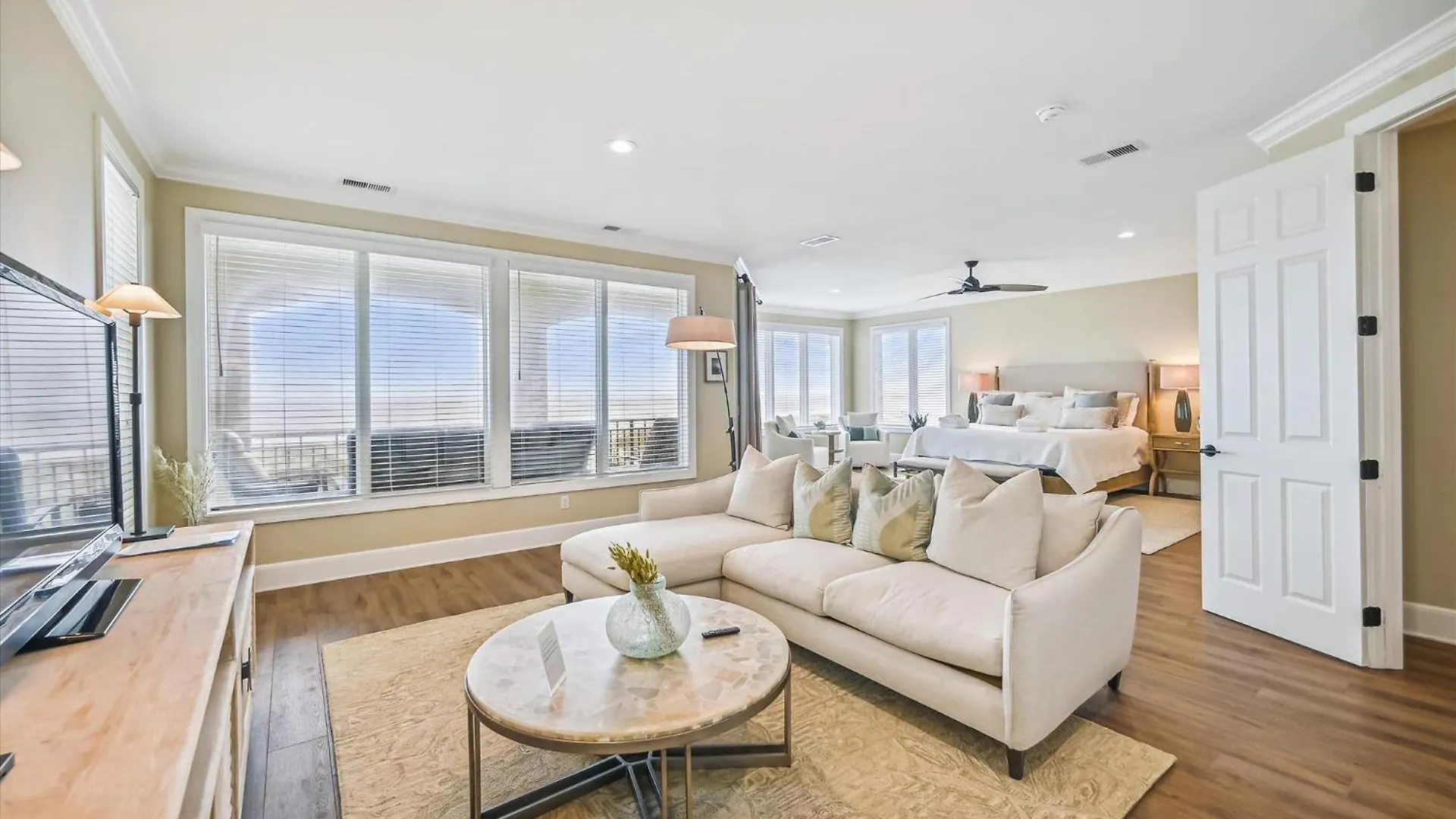 4 Collier Rd- Oceanfront, Private Pool, Elevator, Free Activities Included 度假居