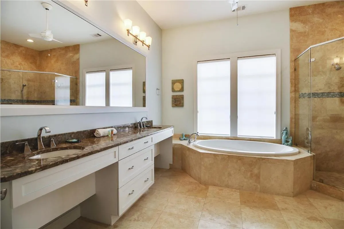 Vakantiehuis 31 Singleton Beach- Oceanfront Luxury Home, Spectacular Views & Private Pool, Free Activities Included *