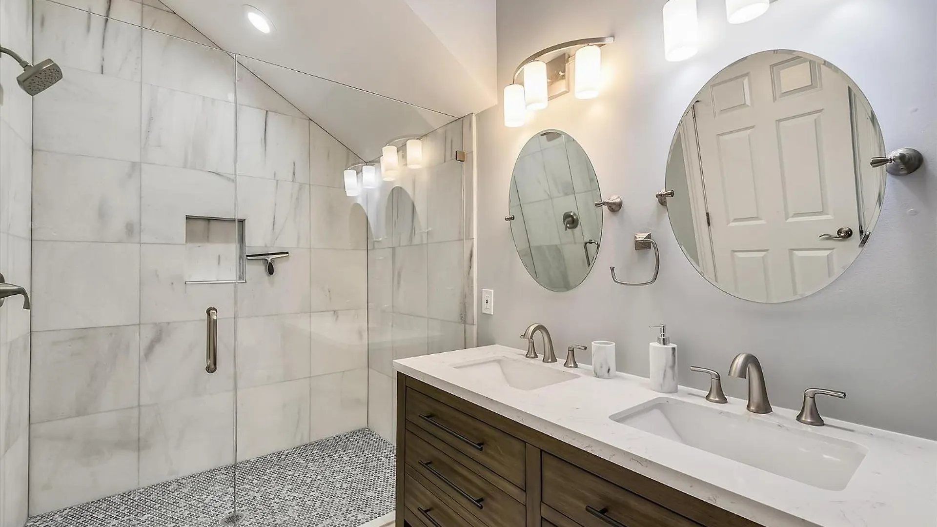35 Full Sweep- Ideal Layout, Pool, Lagoon View, Game Room, Free Activities Included Holiday home *