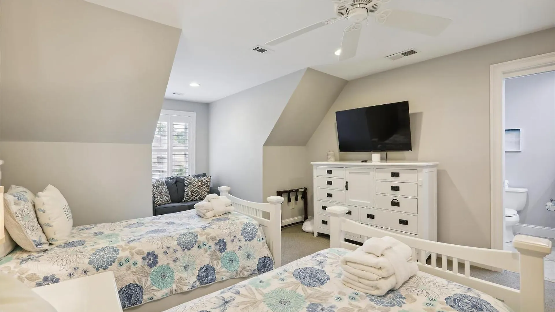 Holiday home 3 Surfwatch Way- Private Pool & Hot Tub, Short Walk To Beach, Free Activities Included Hilton Head Island