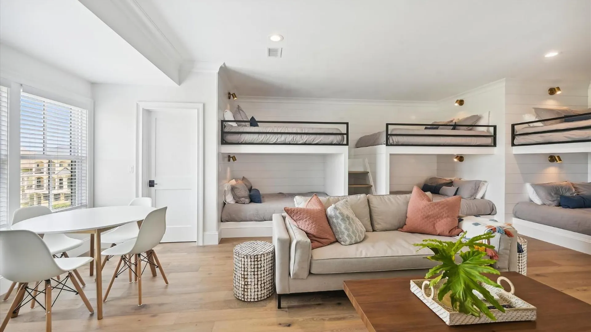 3 Singleton - Oceanfront Estate, Private Pool, Elevator, Free Activities Included