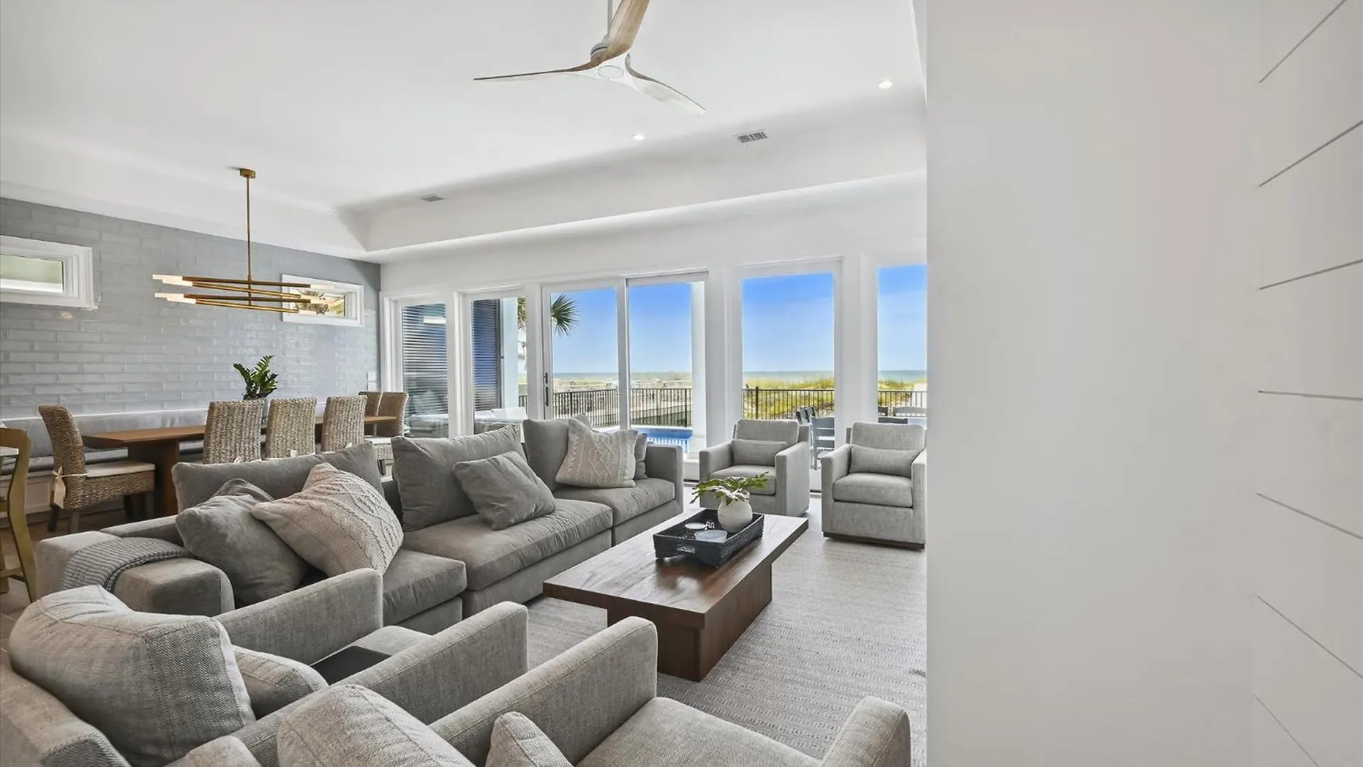 3 Singleton - Oceanfront Estate, Private Pool, Elevator, Free Activities Included Holiday home
