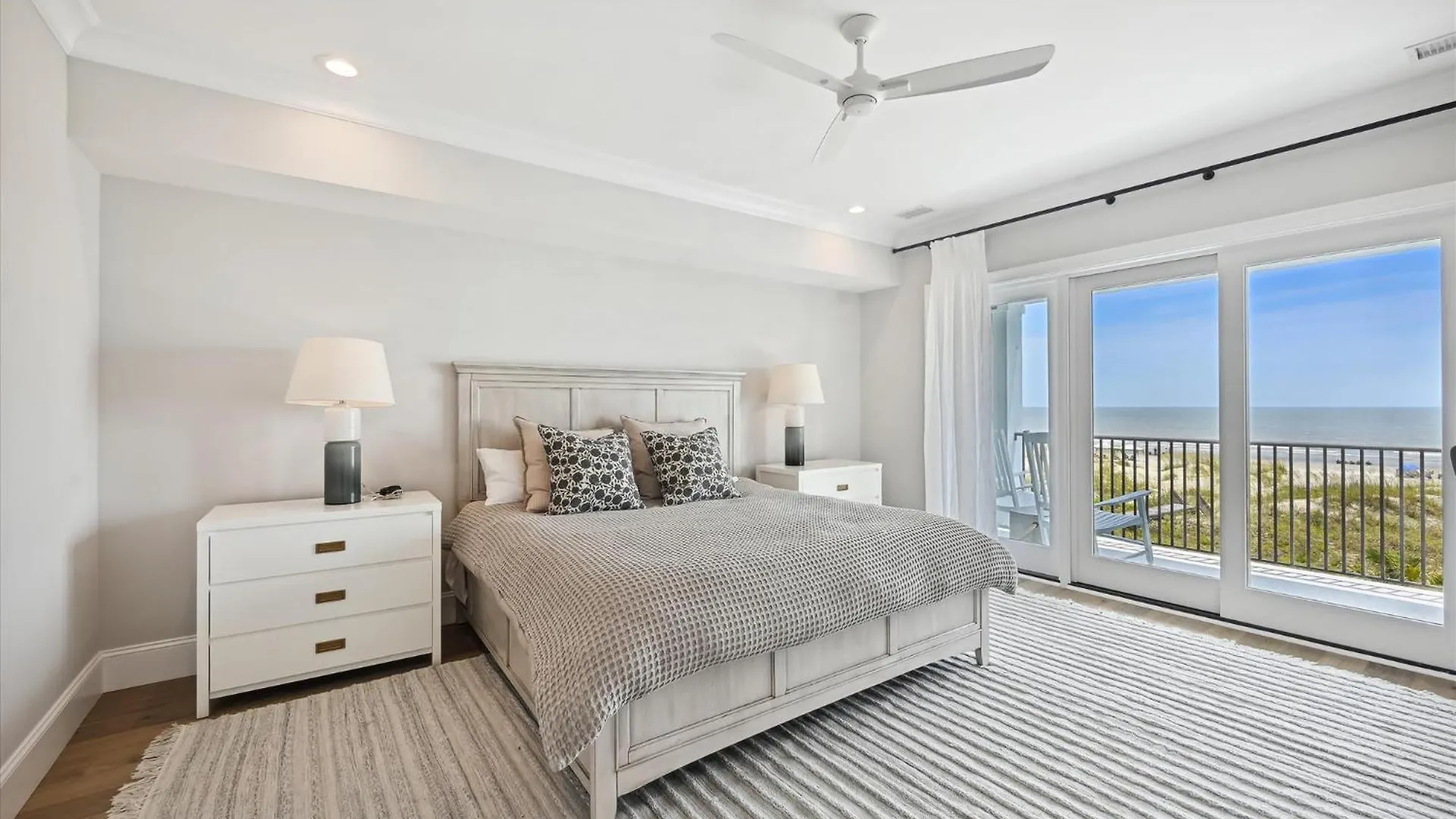 3 Singleton - Oceanfront Estate, Private Pool, Elevator, Free Activities Included *