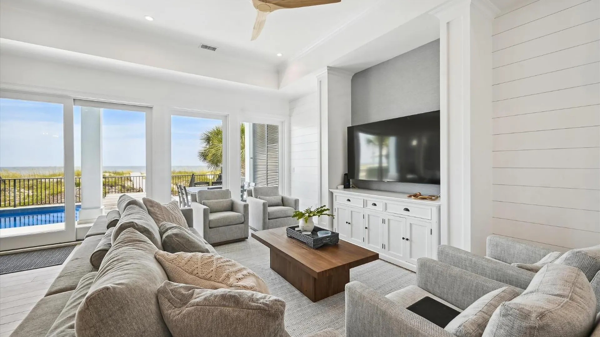 3 Singleton - Oceanfront Estate, Private Pool, Elevator, Free Activities Included