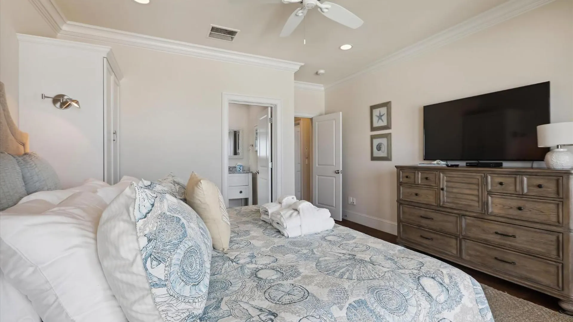21 Singleton Beach- Oceanfront, Pool, Private Access! Free Activities Included Hilton Head Island