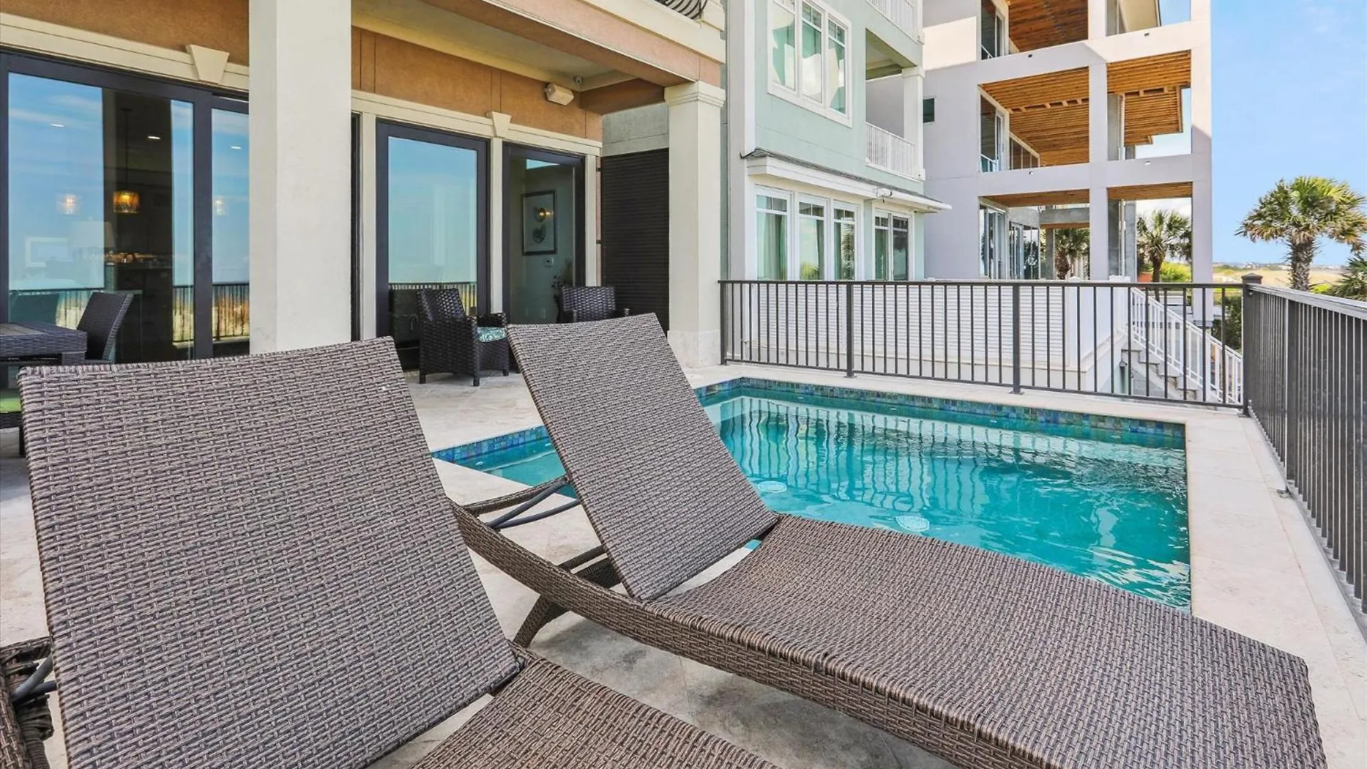 21 Singleton Beach- Oceanfront, Pool, Private Access! Free Activities Included Holiday home