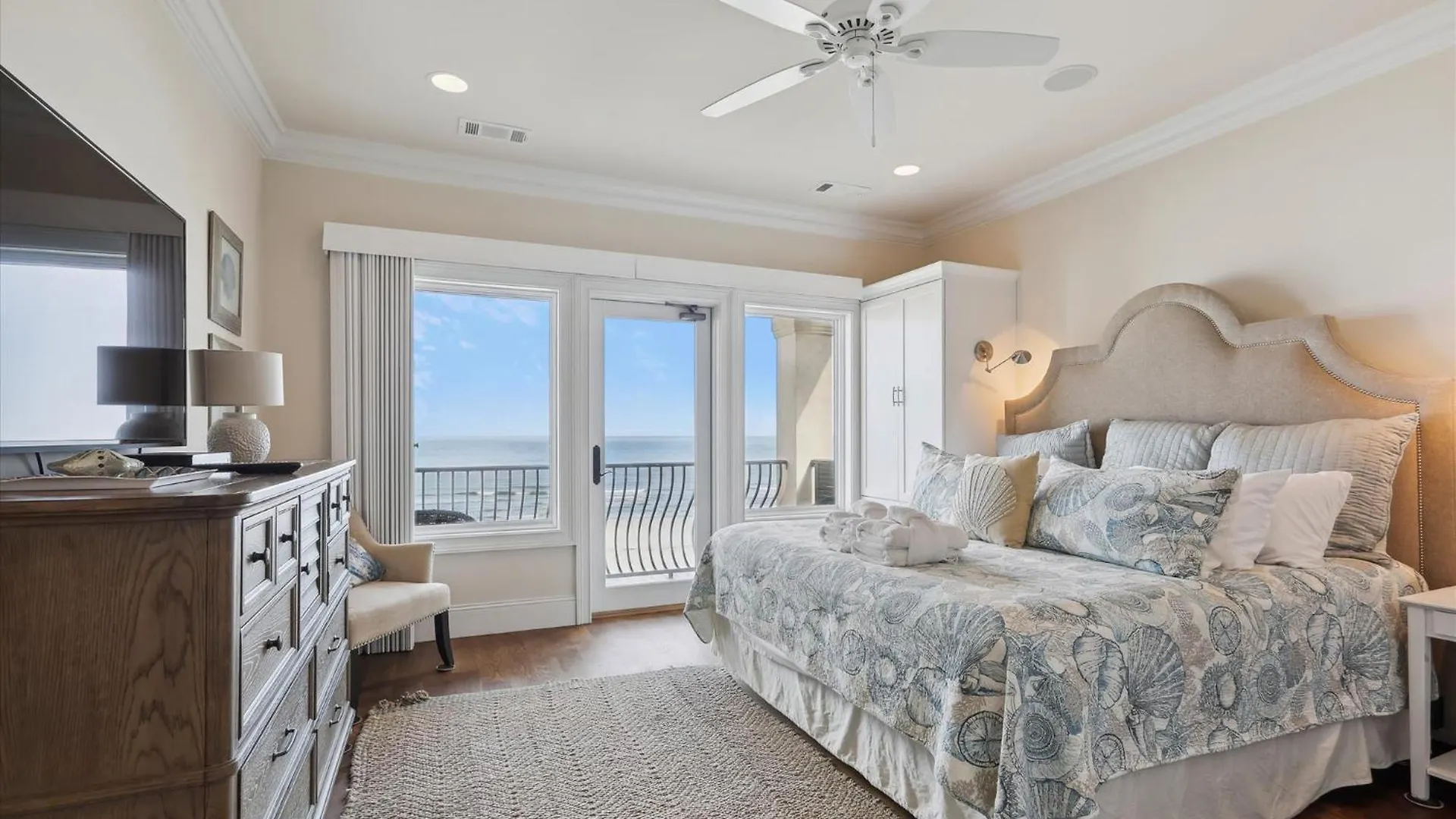 21 Singleton Beach- Oceanfront, Pool, Private Access! Free Activities Included Hilton Head Island