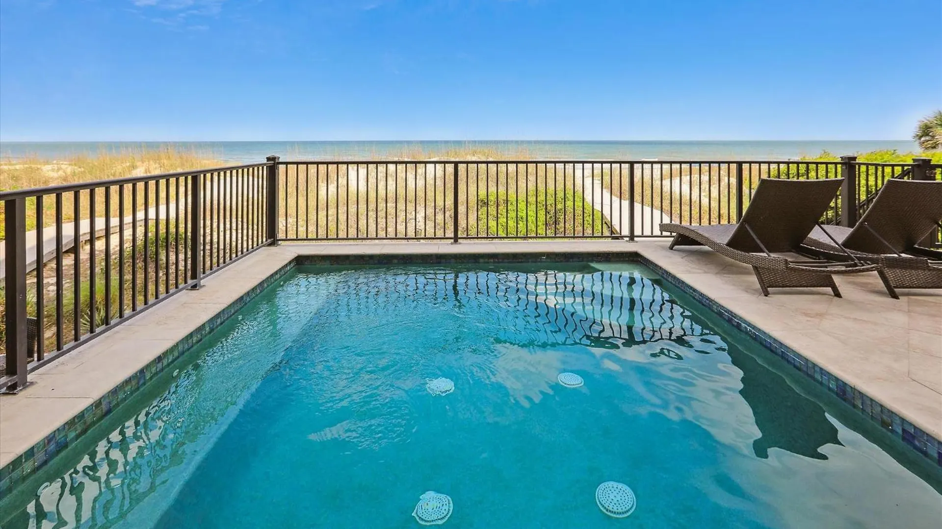 21 Singleton Beach- Oceanfront, Pool, Private Access! Free Activities Included Holiday home