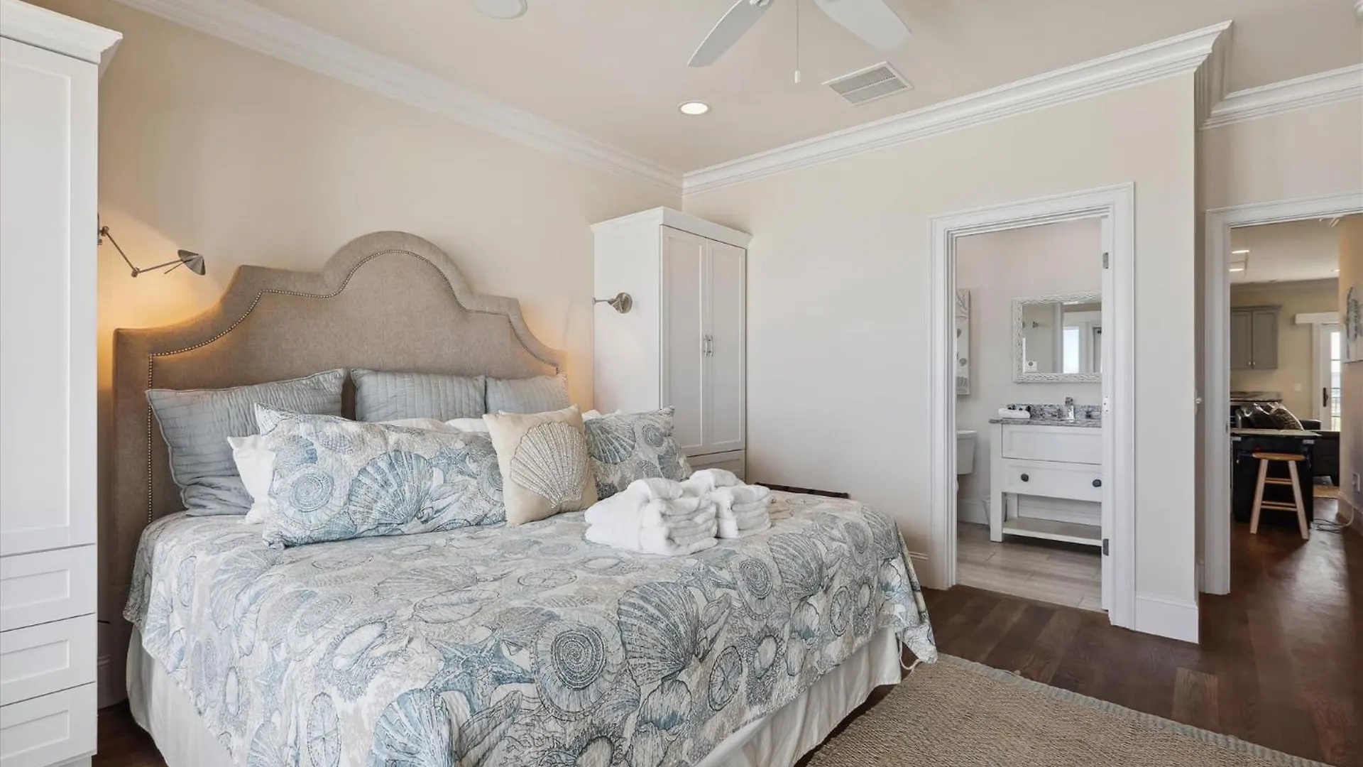 21 Singleton Beach- Oceanfront, Pool, Private Access! Free Activities Included