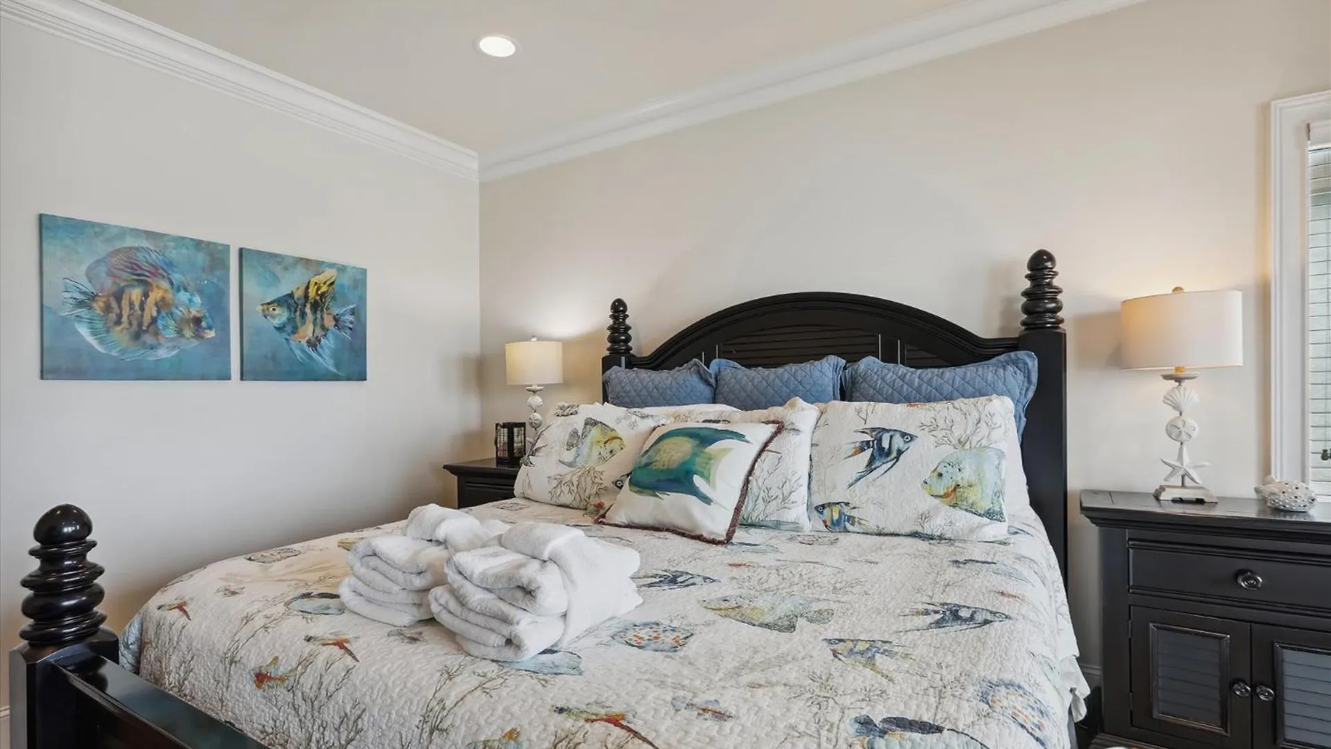 21 Singleton Beach- Oceanfront, Pool, Private Access! Free Activities Included Holiday home