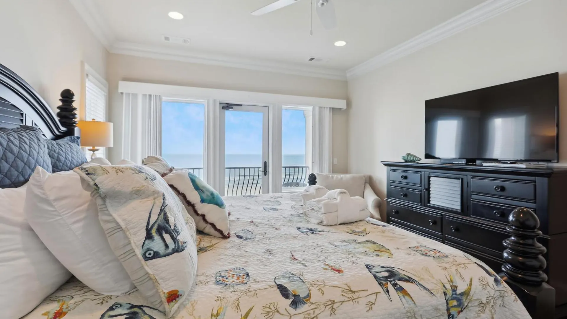 21 Singleton Beach- Oceanfront, Pool, Private Access! Free Activities Included *