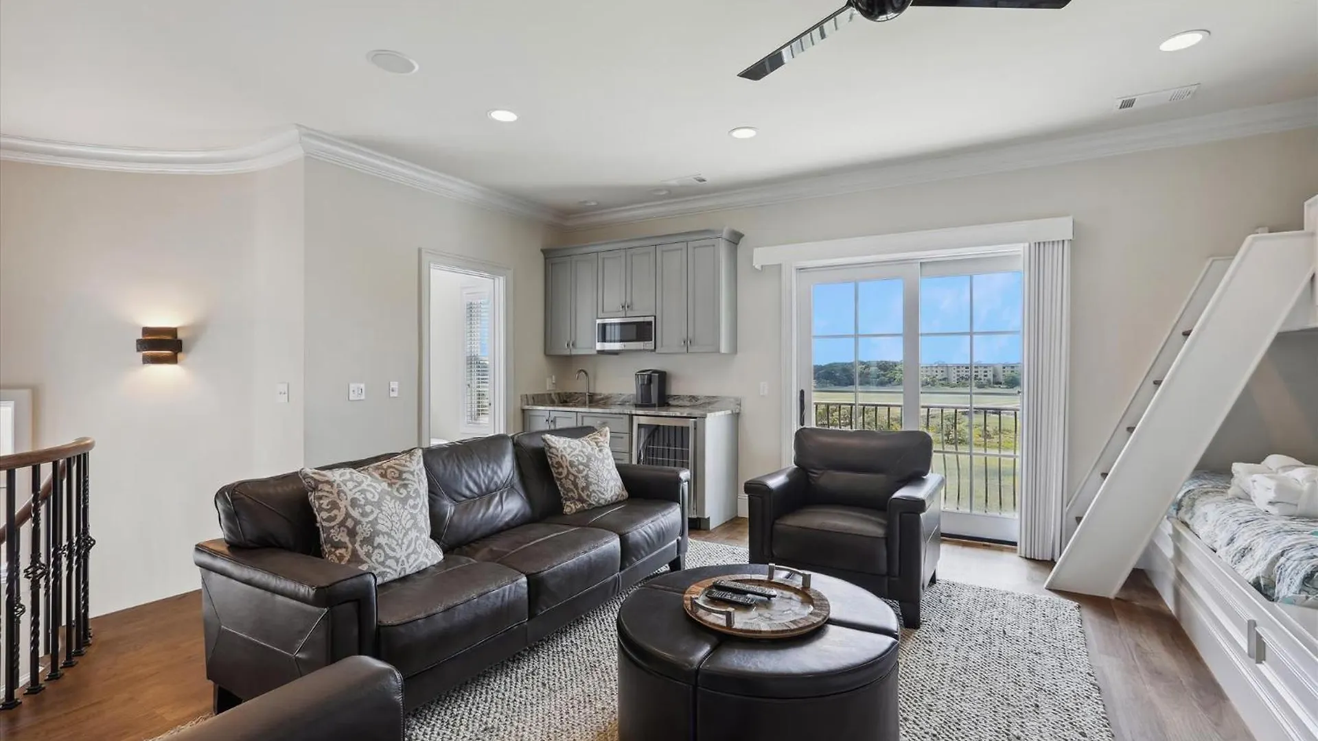21 Singleton Beach- Oceanfront, Pool, Private Access! Free Activities Included *