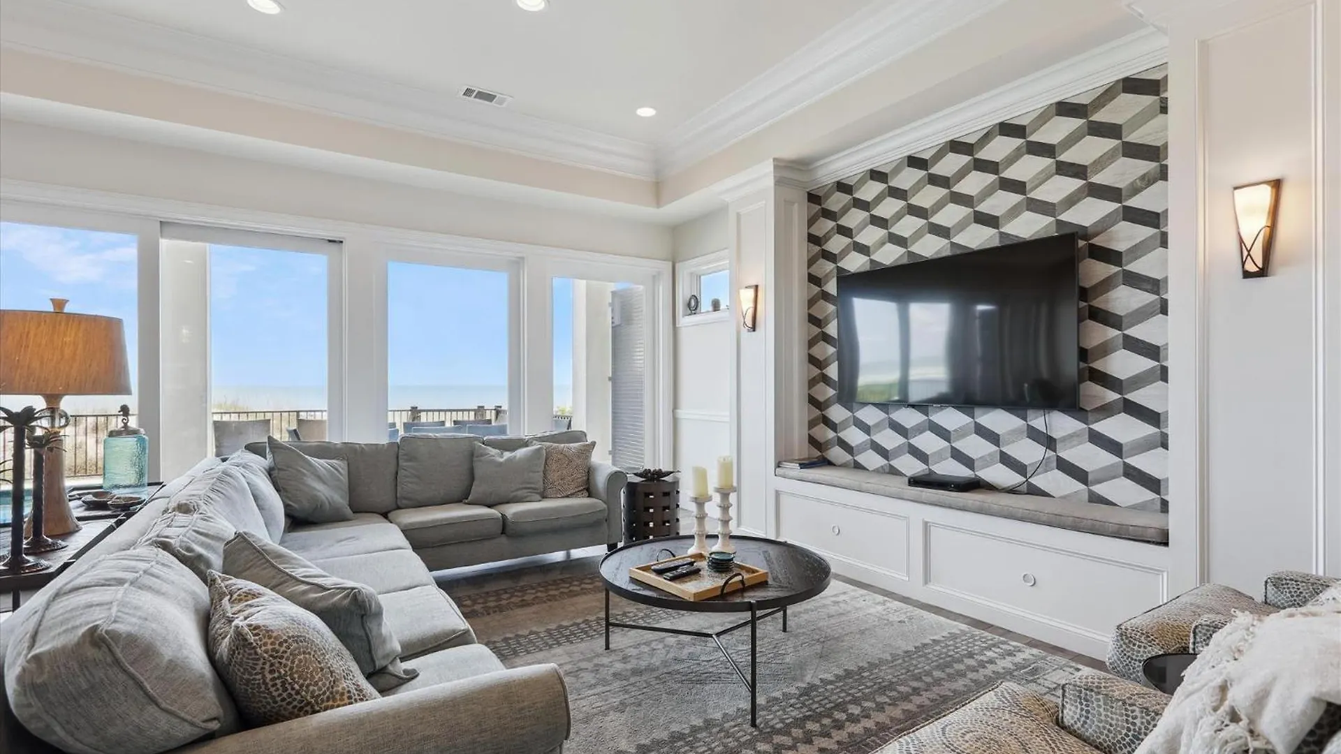 Holiday home 21 Singleton Beach- Oceanfront, Pool, Private Access! Free Activities Included *