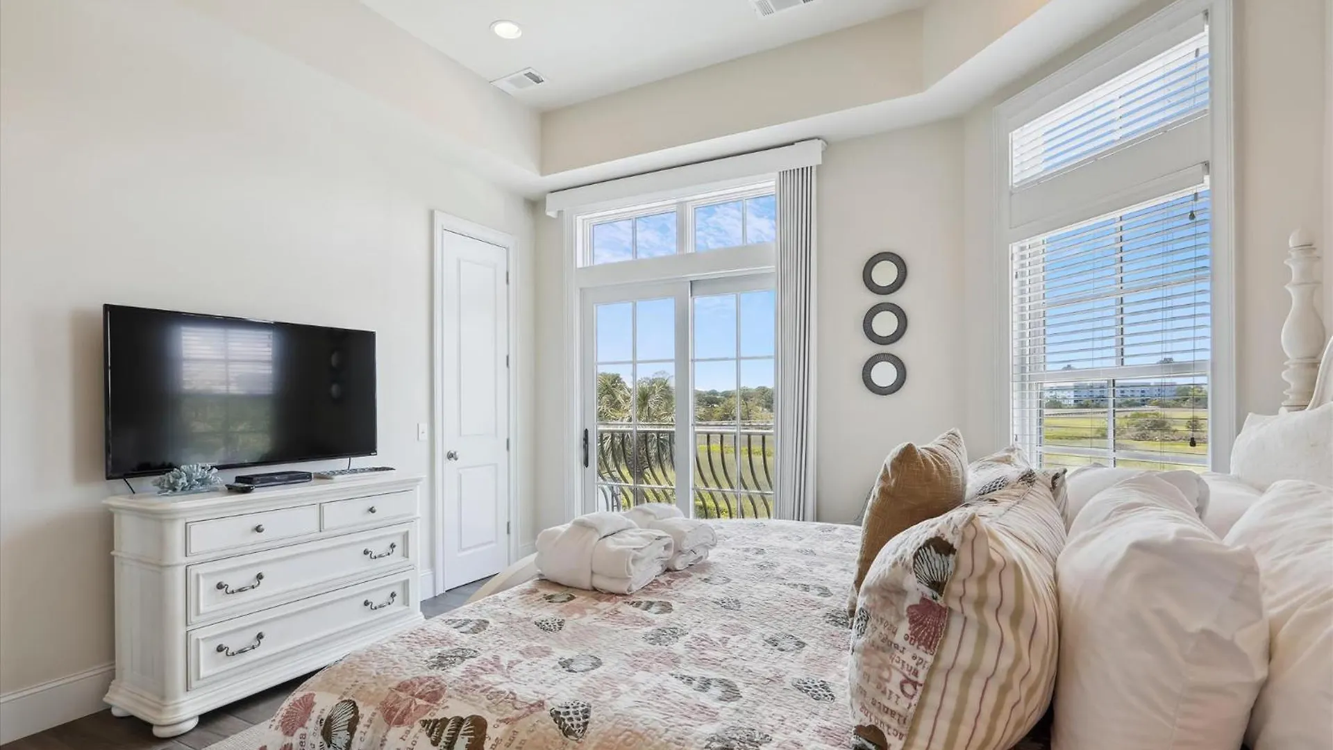 21 Singleton Beach- Oceanfront, Pool, Private Access! Free Activities Included