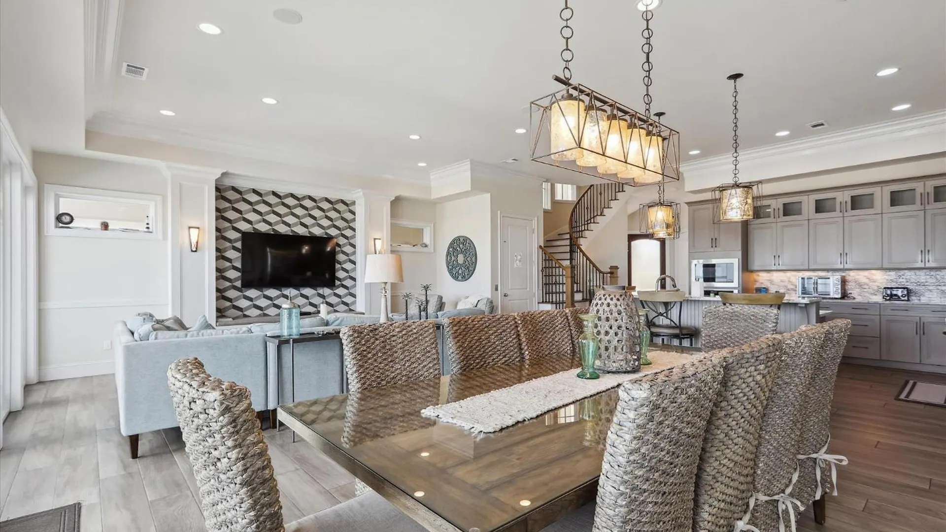 21 Singleton Beach- Oceanfront, Pool, Private Access! Free Activities Included