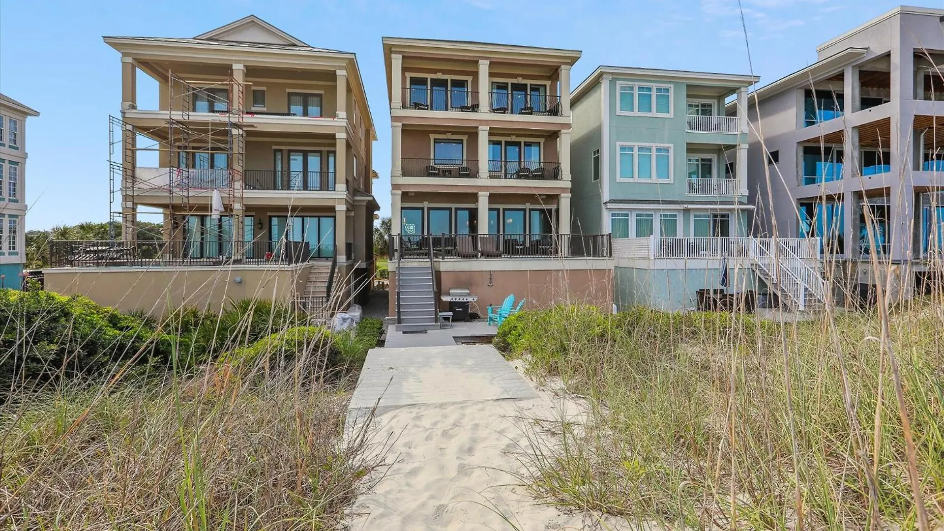 21 Singleton Beach- Oceanfront, Pool, Private Access! Free Activities Included