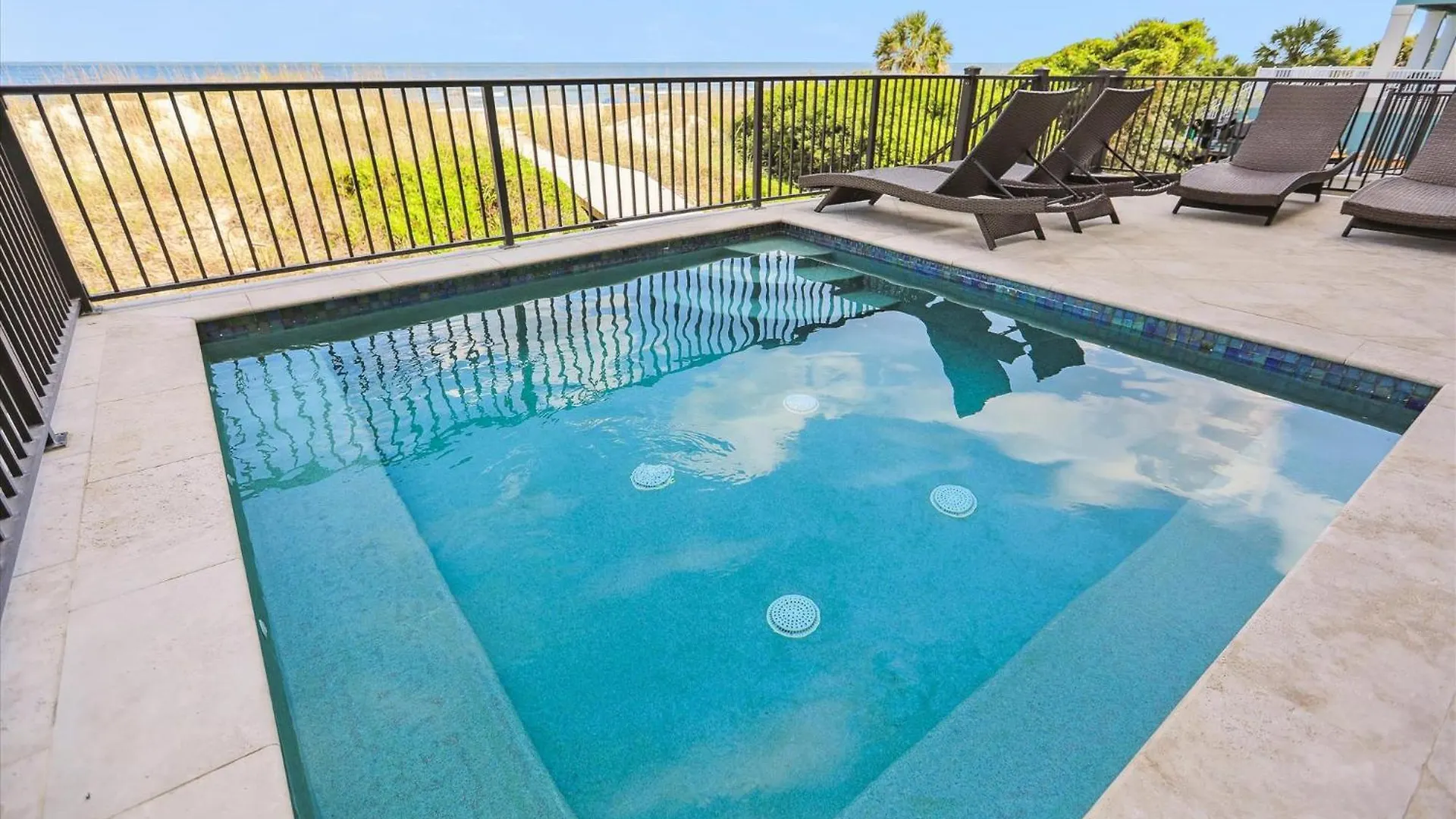 21 Singleton Beach- Oceanfront, Pool, Private Access! Free Activities Included Holiday home Hilton Head Island