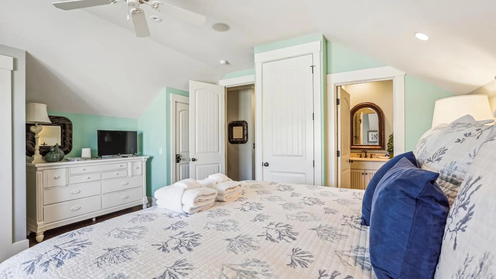 27 Corine Lane- Near Ocean With Pool, Seasonal Shuttle! Free Activities Included * Hilton Head Island