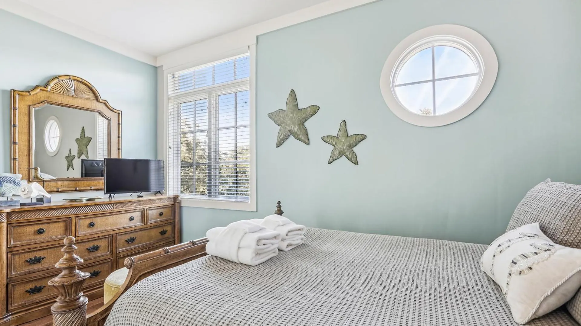 Holiday home 27 Corine Lane- Near Ocean With Pool, Seasonal Shuttle! Free Activities Included