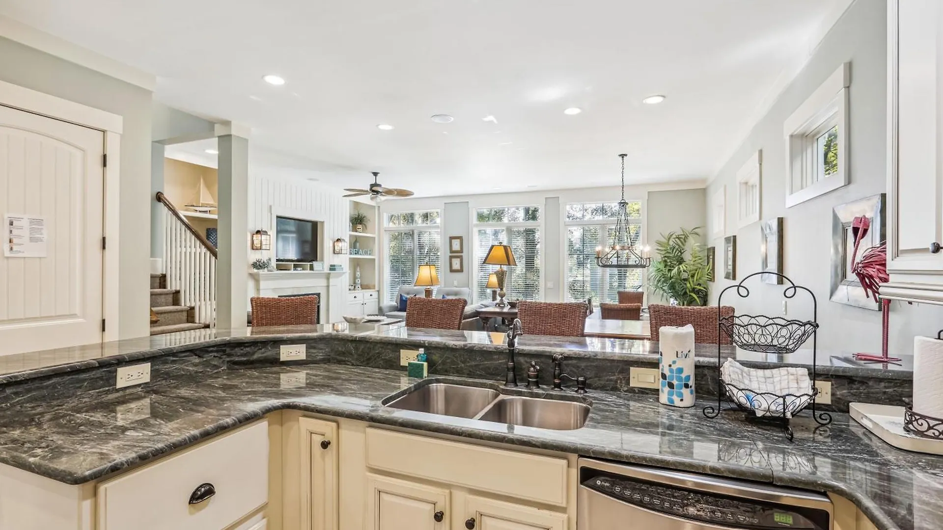 27 Corine Lane- Near Ocean With Pool, Seasonal Shuttle! Free Activities Included Hilton Head Island