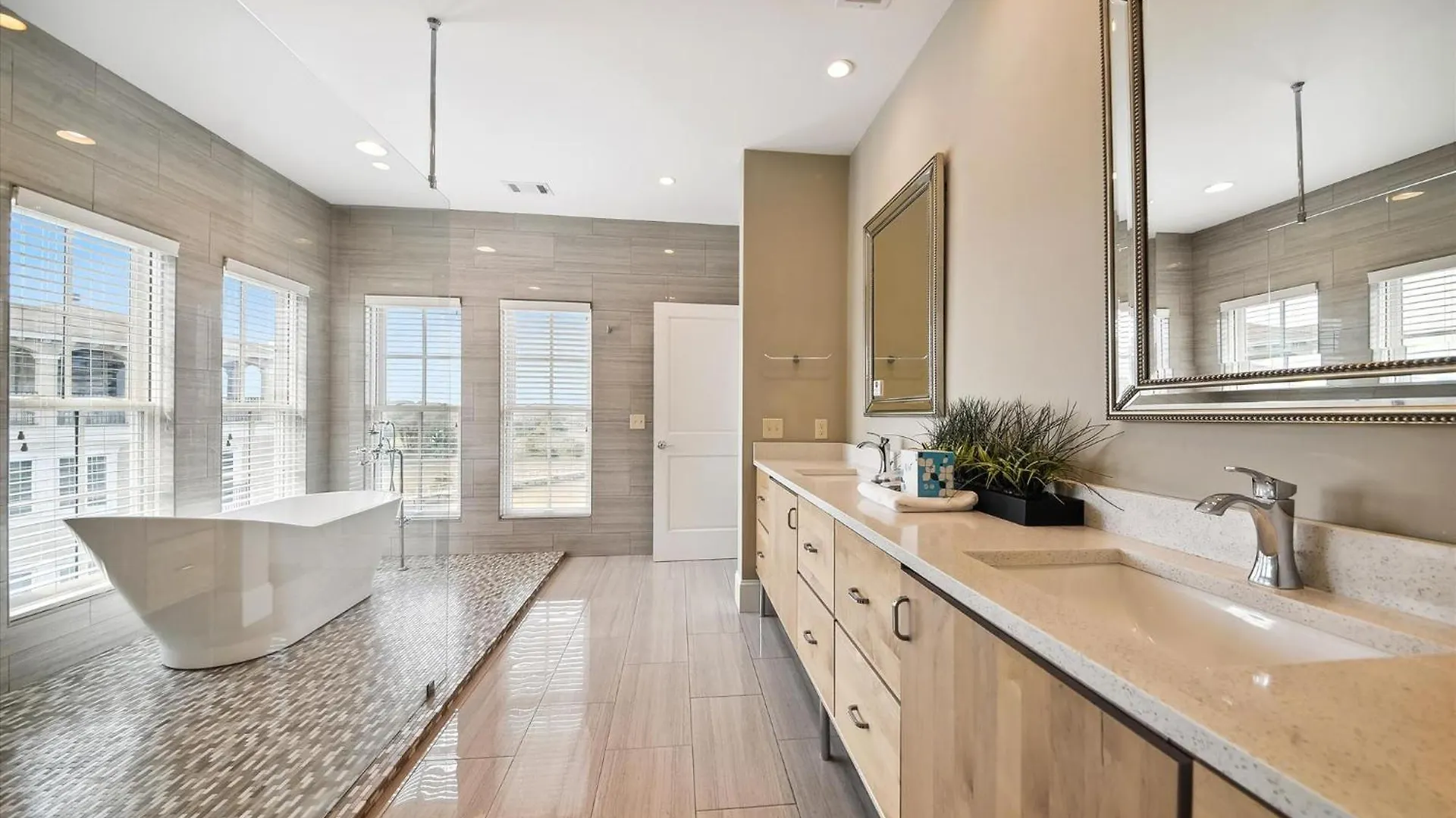 27 Singleton Beach- Oceanfront, Private Pool, Pool Table, Free Activities Included *
