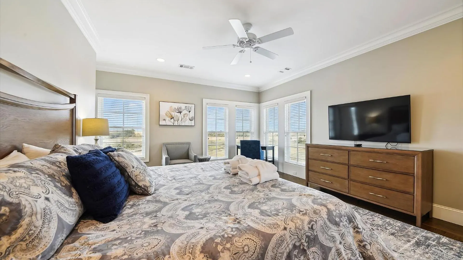 27 Singleton Beach- Oceanfront, Private Pool, Pool Table, Free Activities Included