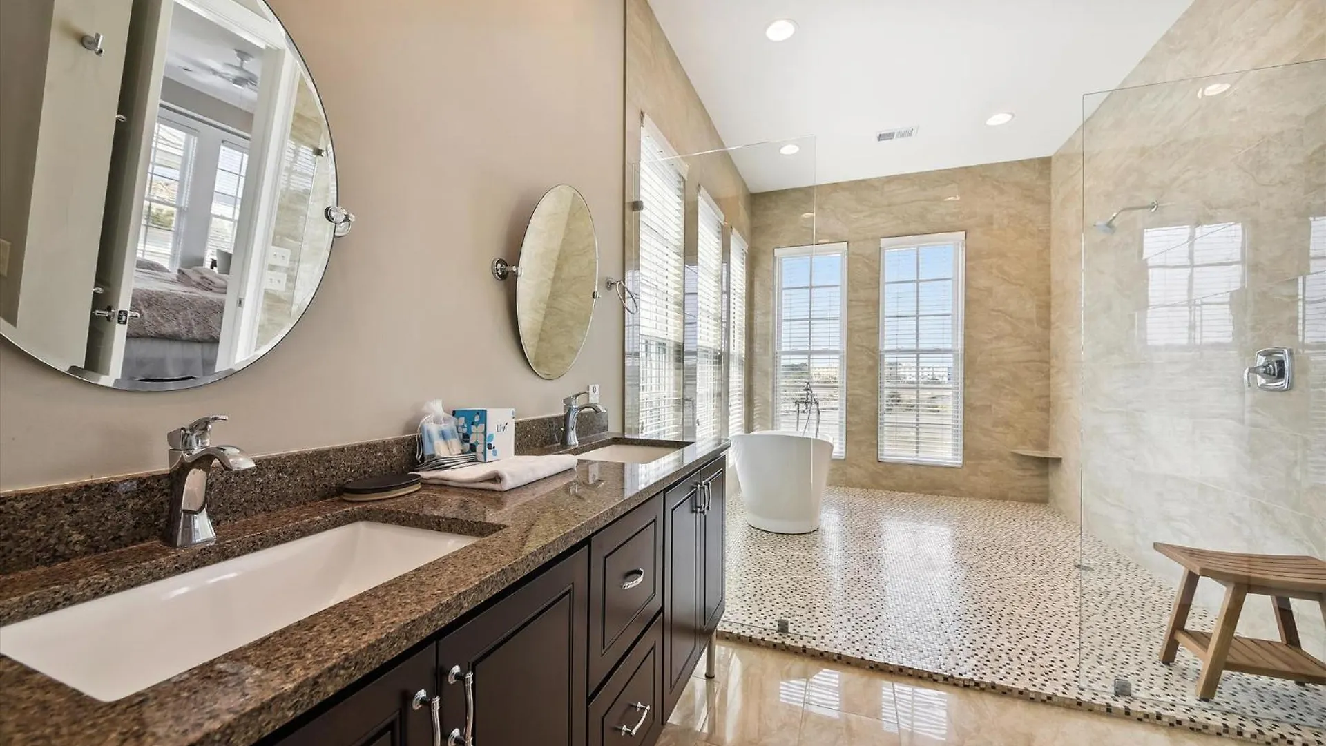 27 Singleton Beach- Oceanfront, Private Pool, Pool Table, Free Activities Included *