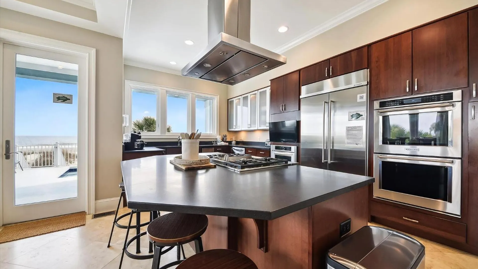 27 Singleton Beach- Oceanfront, Private Pool, Pool Table, Free Activities Included Holiday home
