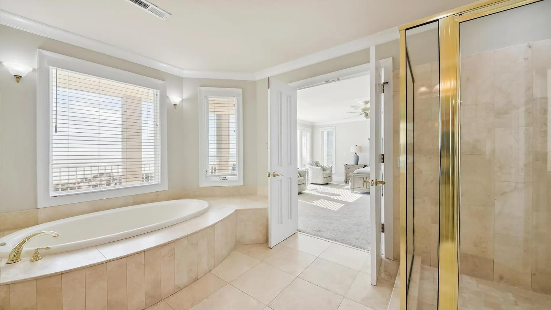 2 Collier Beach- Oceanfront, Dog Friendly , Private Pool, Free Activities *