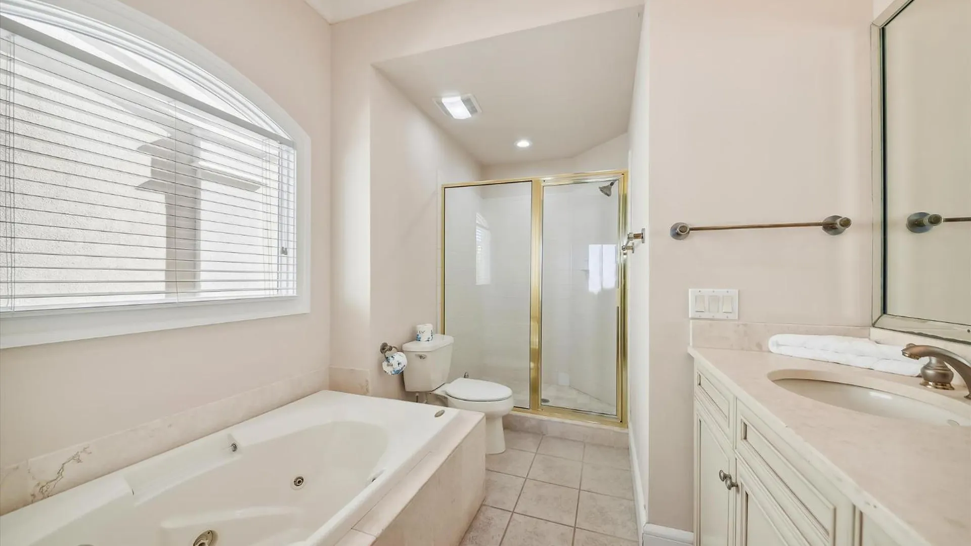 2 Collier Beach- Oceanfront, Dog Friendly , Private Pool, Free Activities *