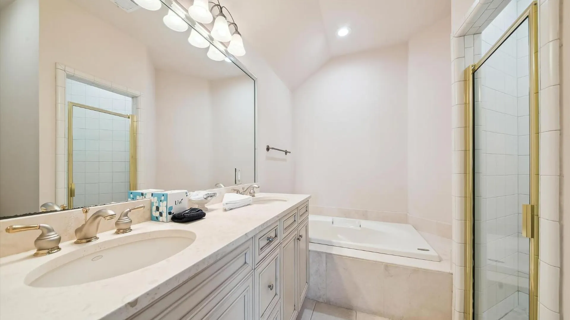 2 Collier Beach- Oceanfront, Dog Friendly , Private Pool, Free Activities *