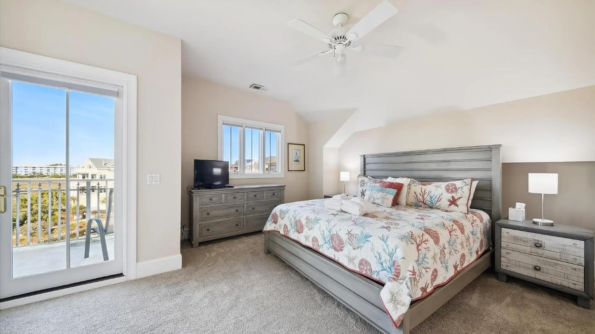 2 Collier Beach- Oceanfront, Dog Friendly , Private Pool, Free Activities Holiday home