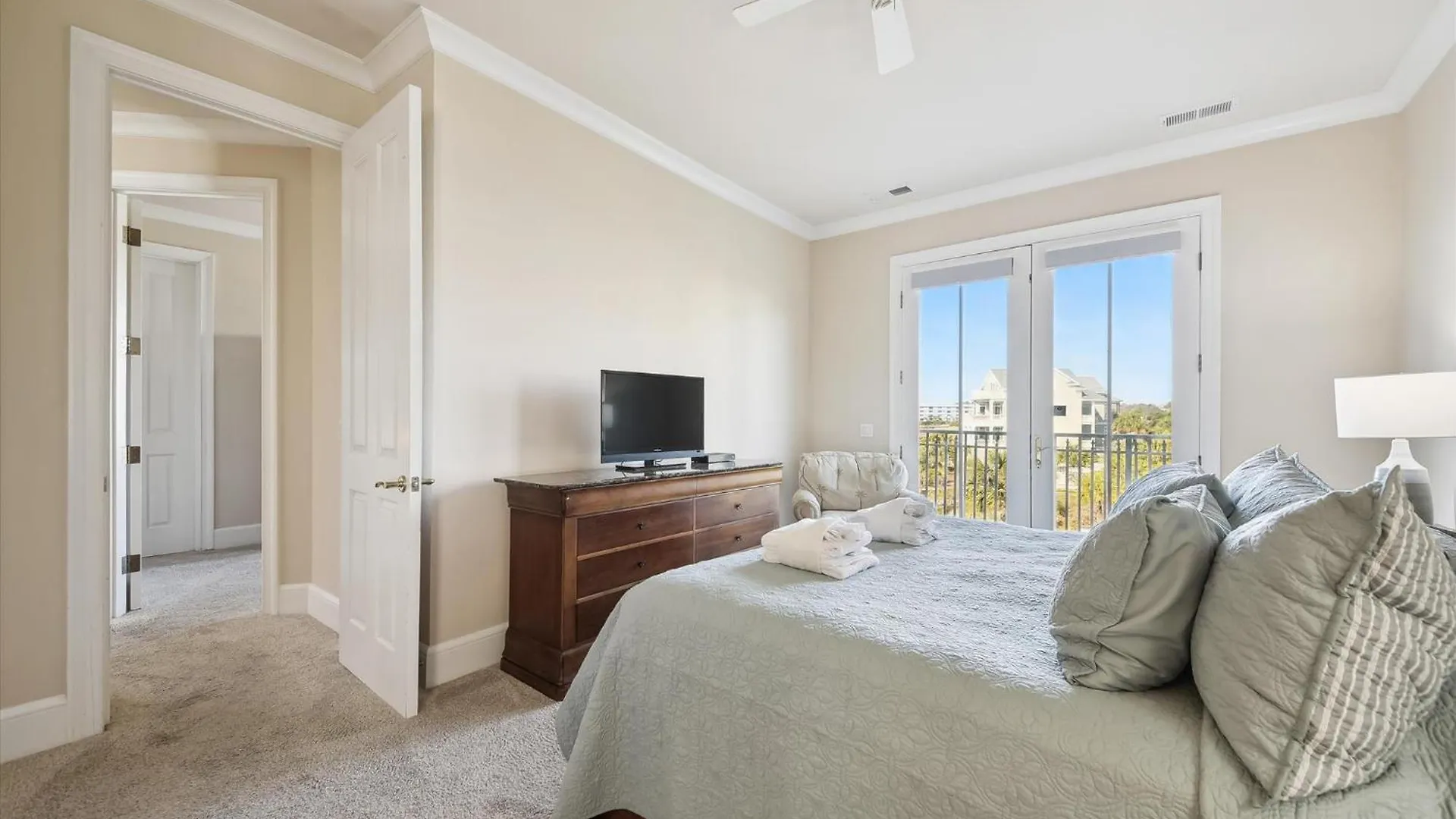 2 Collier Beach- Oceanfront, Dog Friendly , Private Pool, Free Activities Hilton Head Island