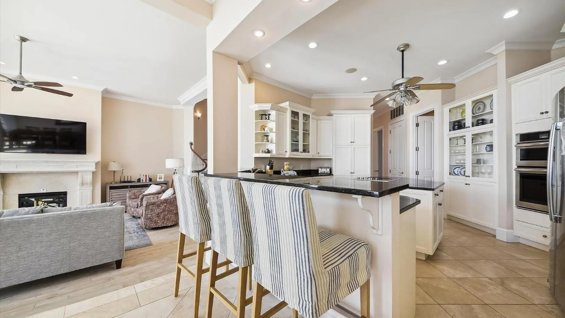 2 Collier Beach- Oceanfront, Dog Friendly , Private Pool, Free Activities Holiday home *