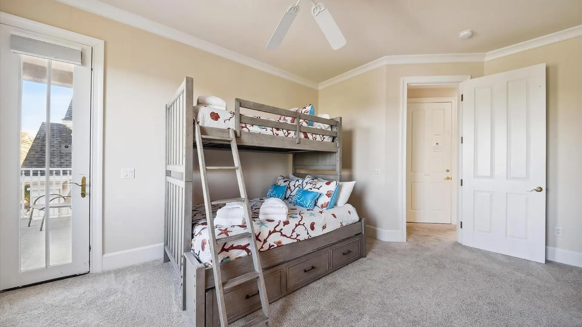Holiday home 2 Collier Beach- Oceanfront, Dog Friendly , Private Pool, Free Activities *