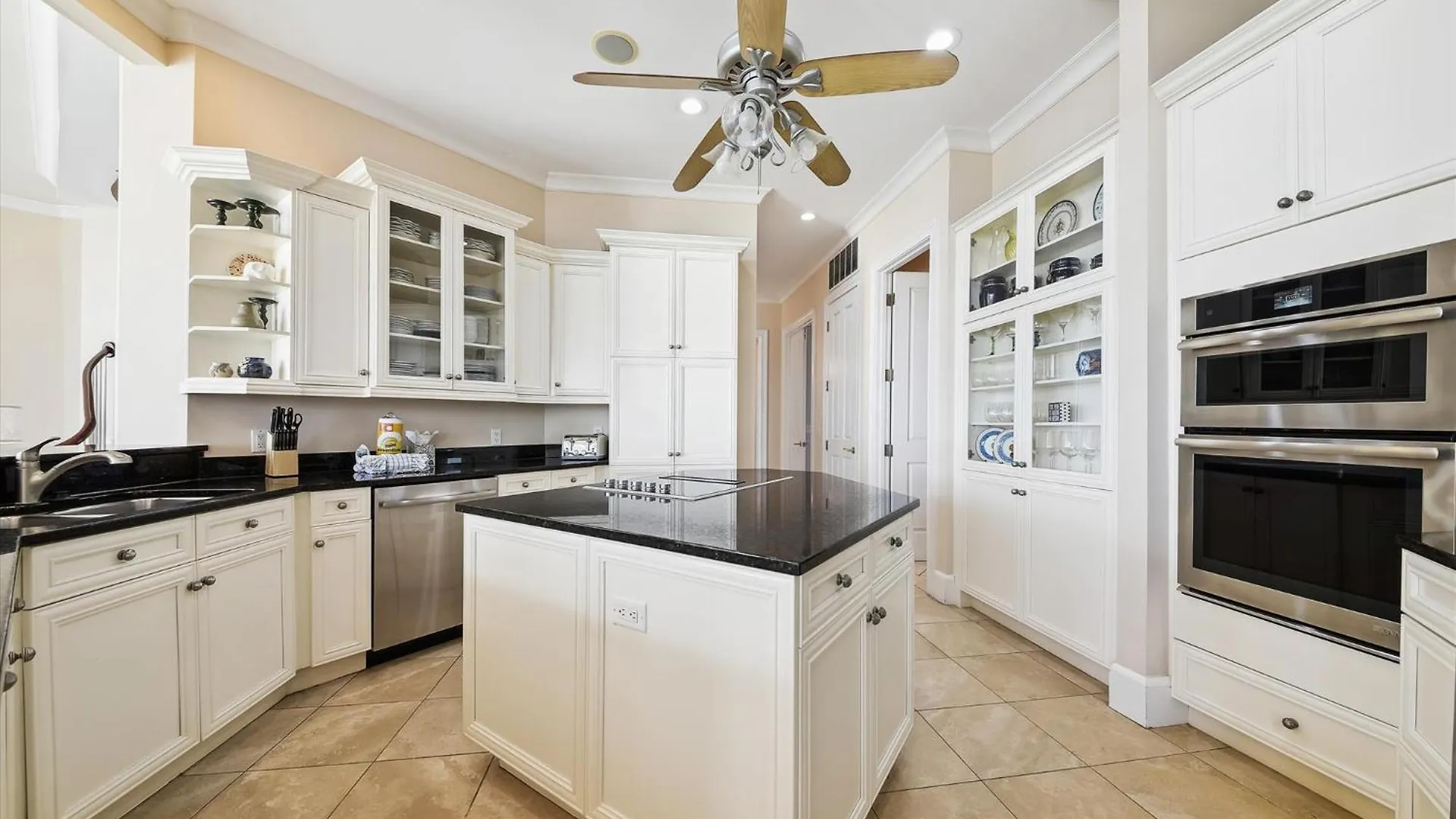 Holiday home 2 Collier Beach- Oceanfront, Dog Friendly , Private Pool, Free Activities