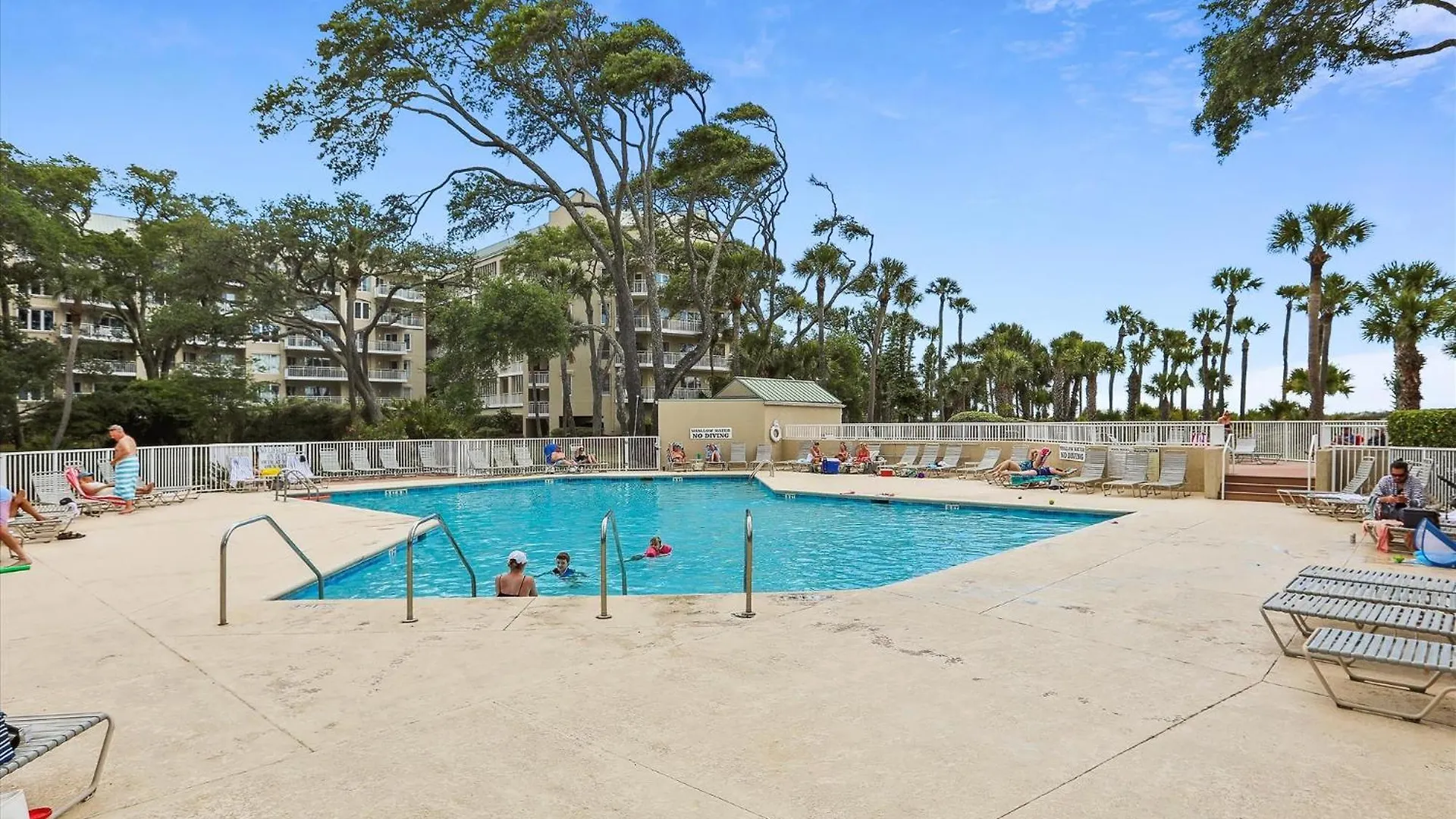 205 Barrington Arms- Oceanfront, Pool! Free Activities Included Holiday home *