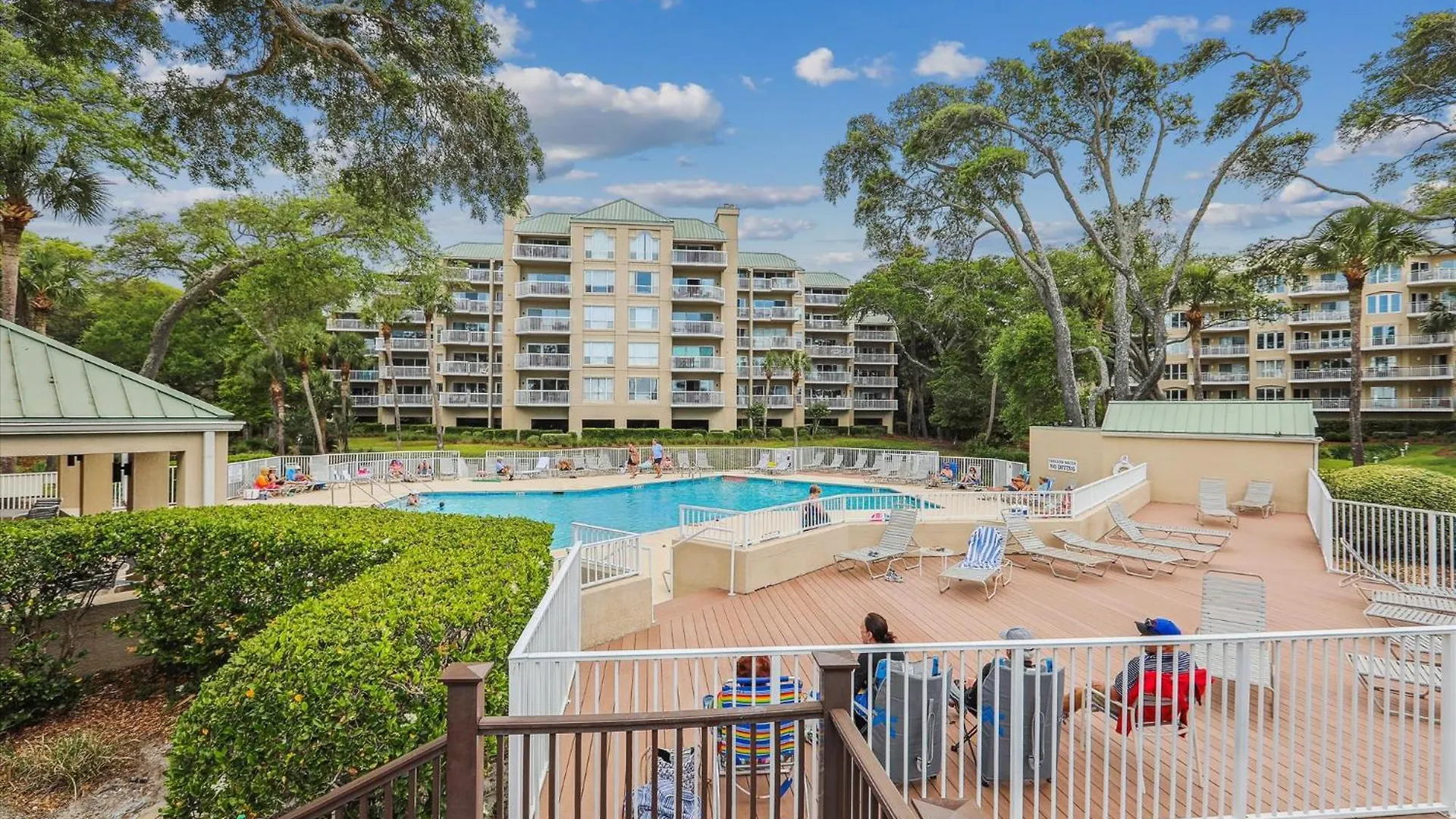 205 Barrington Arms- Oceanfront, Pool! Free Activities Included Holiday home Hilton Head Island