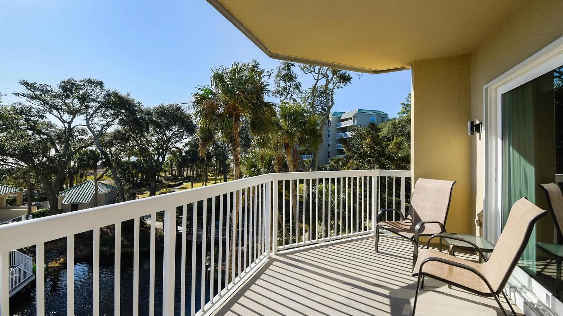 205 Barrington Arms- Oceanfront, Pool! Free Activities Included