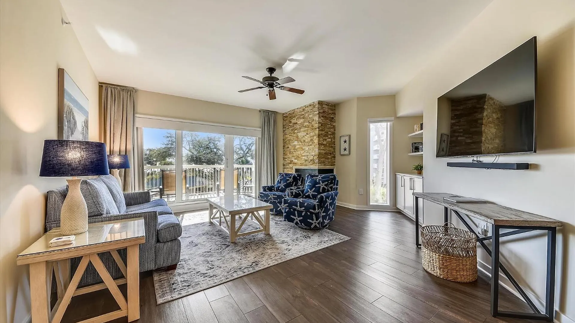 205 Barrington Arms- Oceanfront, Pool! Free Activities Included Holiday home Hilton Head Island