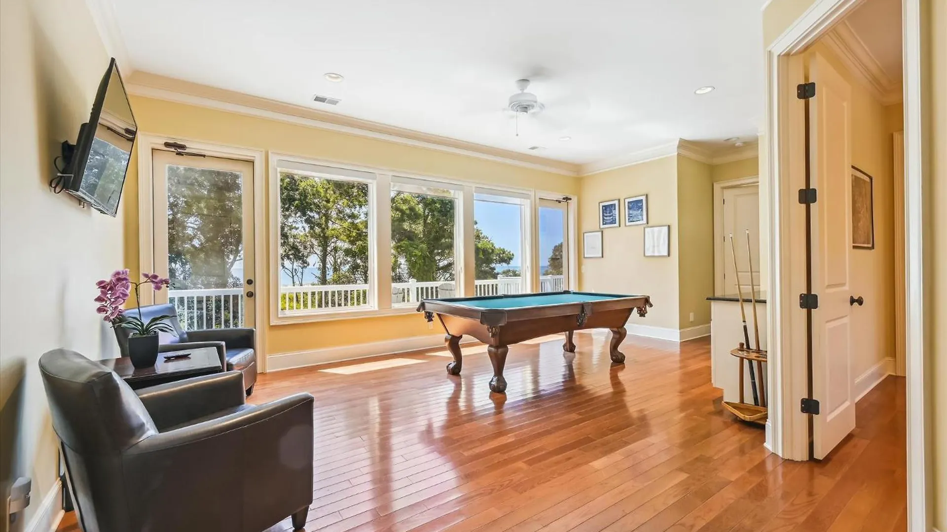 18 Dollar Road- Oceanfront, Large Private Pool, Hot Tub Free Activities Included *