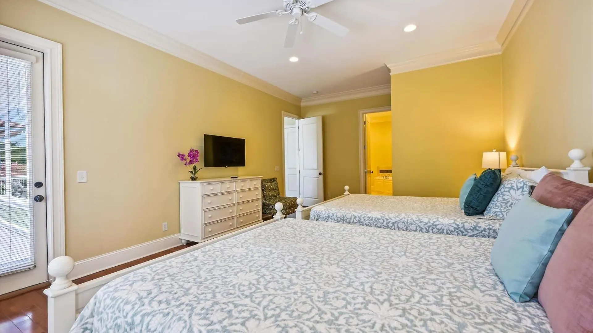 18 Dollar Road- Oceanfront, Large Private Pool, Hot Tub Free Activities Included