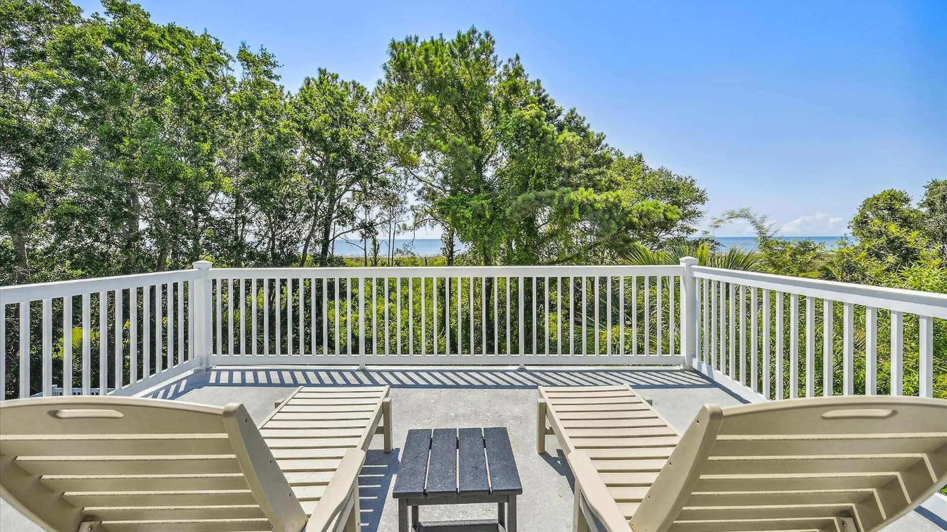18 Dollar Road- Oceanfront, Large Private Pool, Hot Tub Free Activities Included *