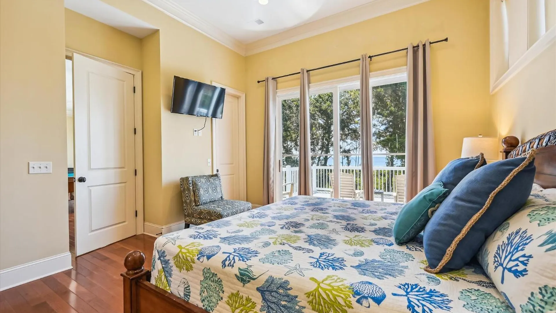 18 Dollar Road- Oceanfront, Large Private Pool, Hot Tub Free Activities Included