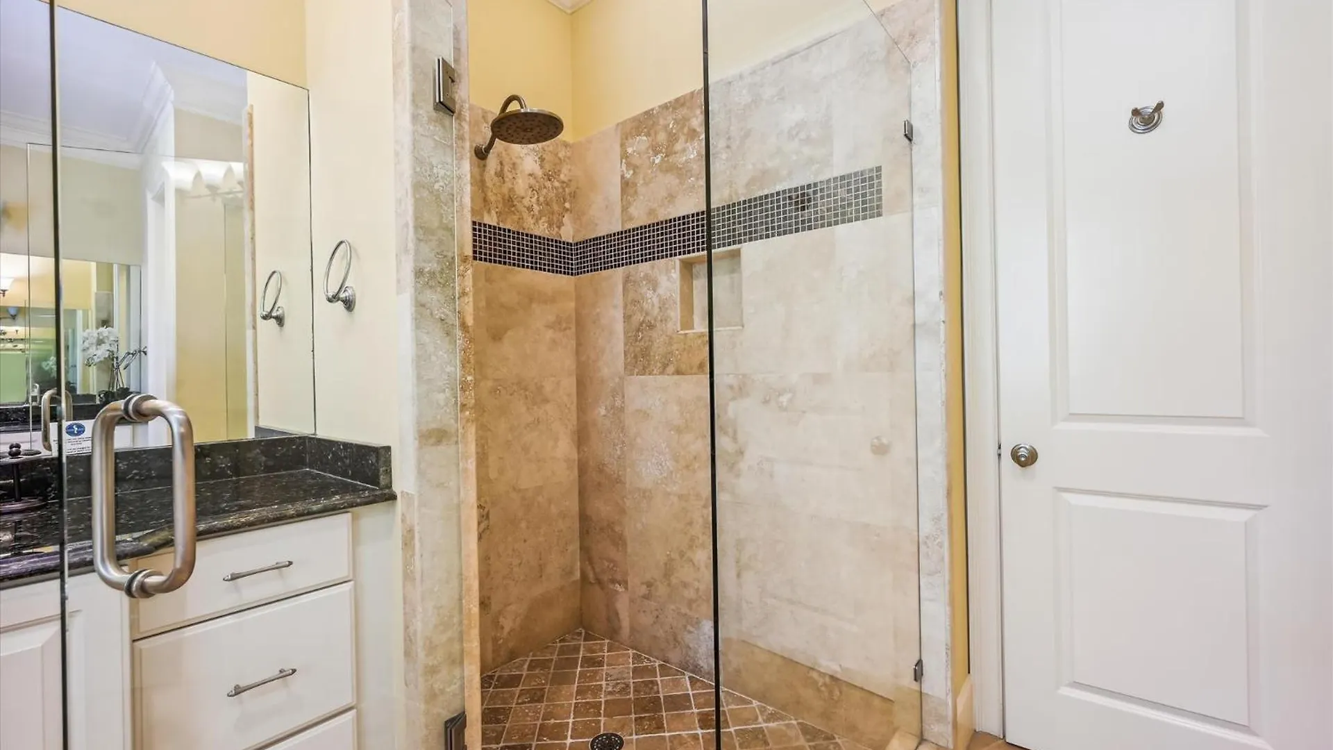 Holiday home 18 Dollar Road- Oceanfront, Large Private Pool, Hot Tub Free Activities Included *