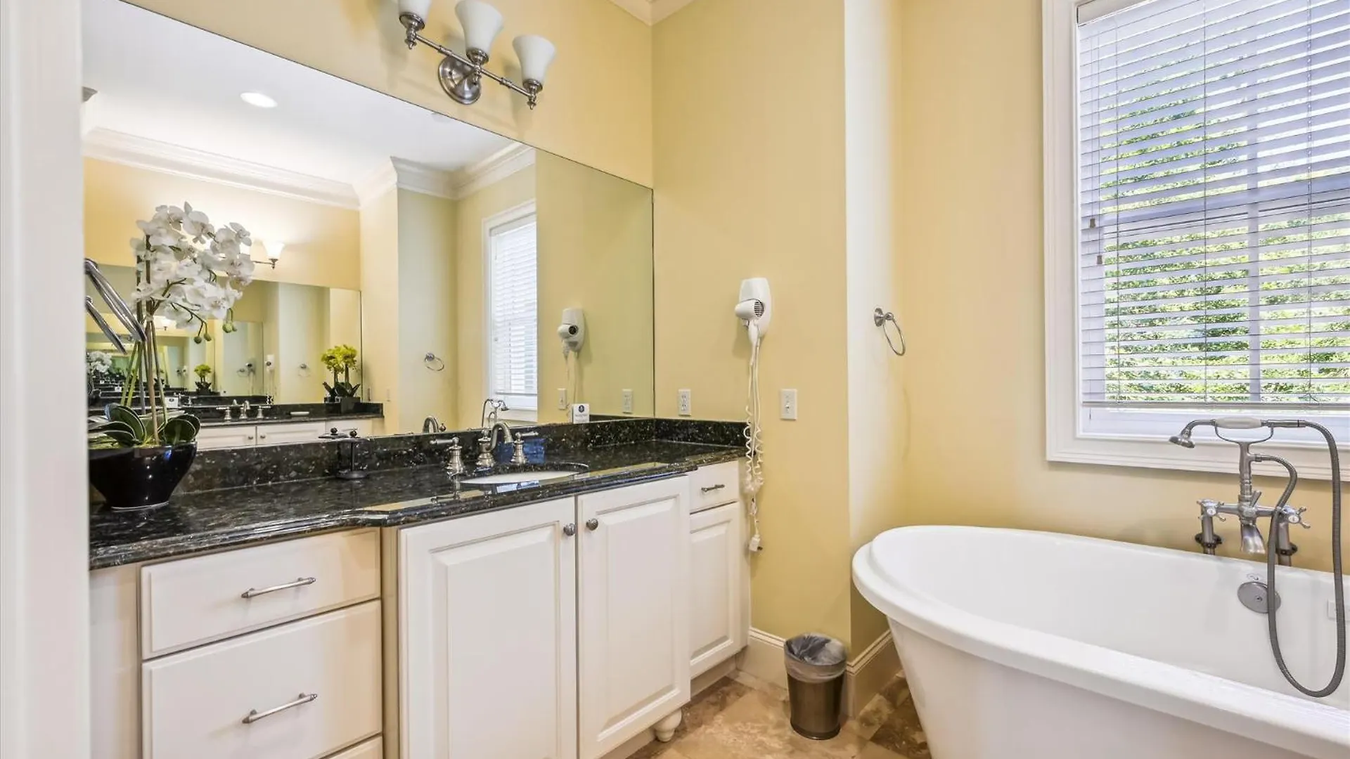 18 Dollar Road- Oceanfront, Large Private Pool, Hot Tub Free Activities Included
