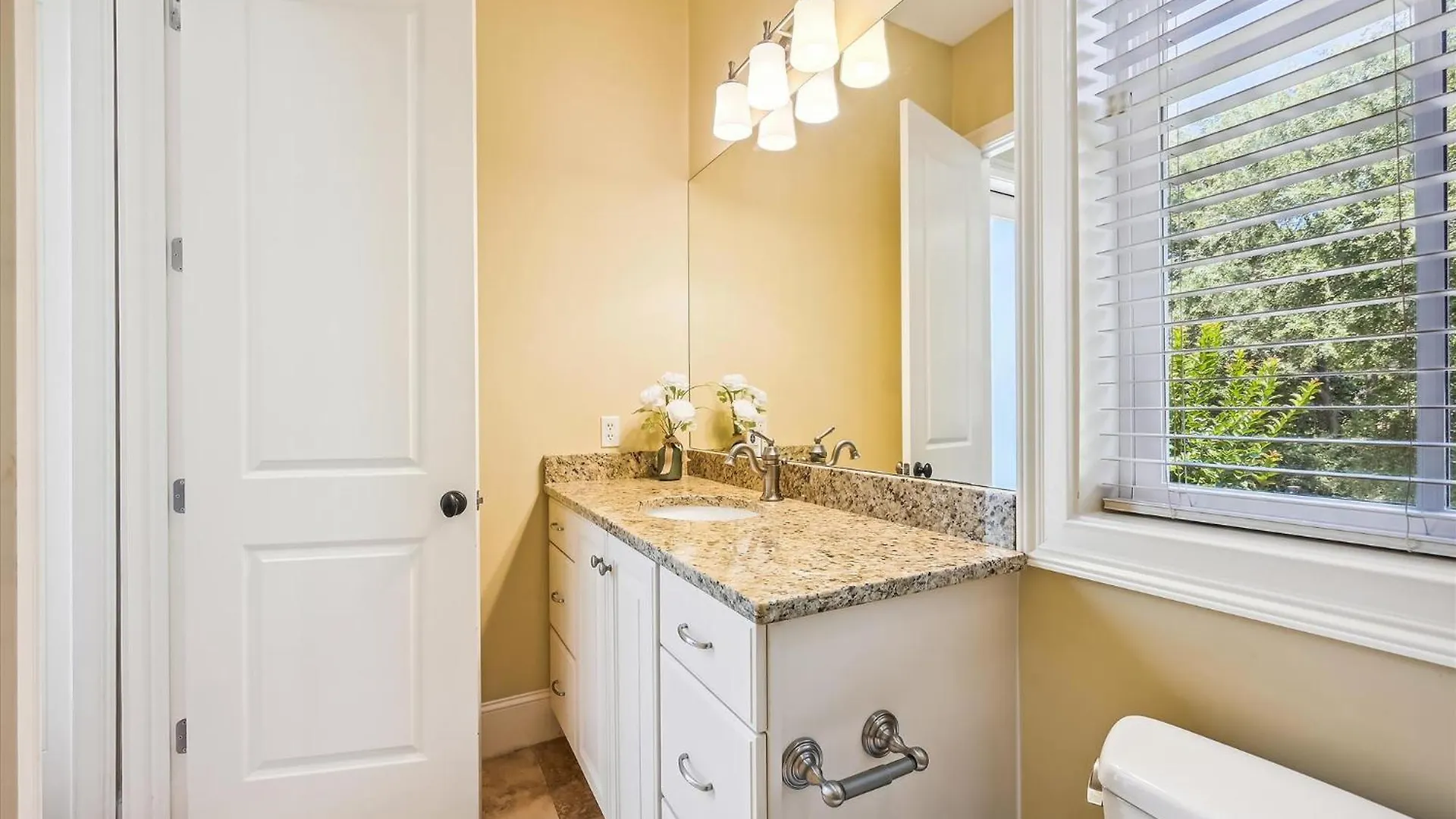 18 Dollar Road- Oceanfront, Large Private Pool, Hot Tub Free Activities Included